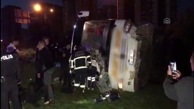 yolcu otobusu - Yolcu otobüsü yoldan çıkarak şarampole devrildi - ADANA  Videosu