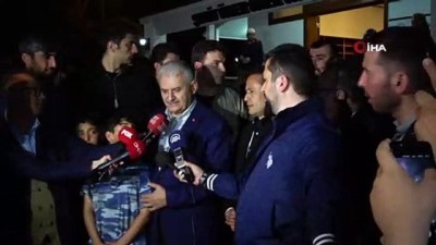  AK Parti İstanbul Büyükşehir Belediye Başkan Adayı Binali Yıldırım, teravih namazı çıkışı basın mensuplarının sorularını yanıtladı
