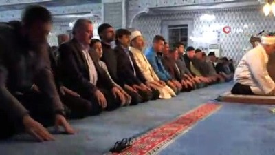 islam alemi -  Bingöl'de ilk teravih namazında camiler doldu Videosu