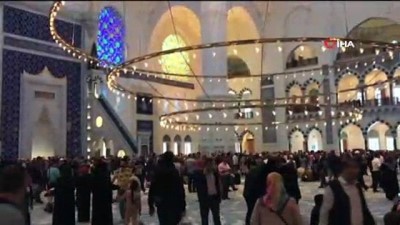  Büyük Çamlıca Camisine Ramazan Arifesinde yoğun ilgi
