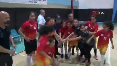 emniyet muduru -  Adana Emniyet Müdürlüğü'nden çocukları ağlatan hediye  Videosu