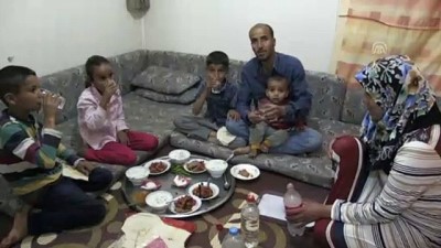 konteyner kent - Suriyeli sığınmacılar ilk iftarlarını konteyner kentte açtı - KİLİS Videosu