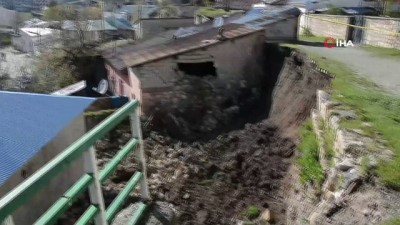 istinat duvari -  Tercan’da bir evin istinat duvarı çöktü  Videosu