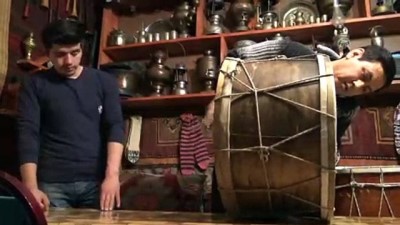 ramazan davulcusu - Usta ramazan davulcusu görevi oğluna devretti - KARS  Videosu