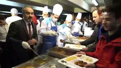  Başkan Aktaş aşevinde vatandaşlarla iftar açtı