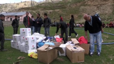 isaf - Dağları aşıp ulaştıkları köyde yüzleri güldürdüler - BATMAN  Videosu