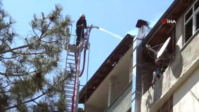 cati kati -  Sivas’ta 4 binanın çatısında çıkan yangın söndürüldü Videosu