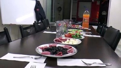 itfaiyeciler - Tekirdağ'da itfaiyeciler görev başında sahur yaptı  Videosu