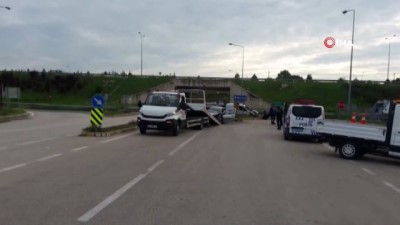 acil servis -  Bursa’da trafik kazası: 1 ölü, 2 yaralı Videosu