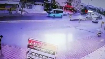  Motosiklet sürücüsünün metrelerce sürüklendiği kaza kamerada 