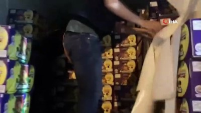  Muz kolilerinin arasında 2 ton 300 kilo nargile tütünü ele geçirildi 