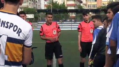futbol hakemi - Sakatlanarak bıraktığı sahalara hakem olarak geri döndü - HATAY  Videosu