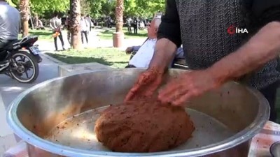 cig kofte -  35 yıllık çiğ köfte ustasının Ramazan mesaisi  Videosu