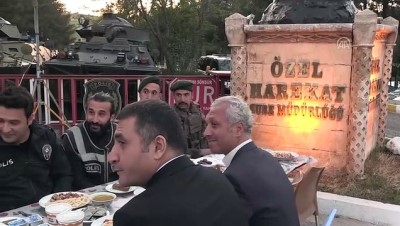 iftar sofrasi - 'Huzurun Bekçileri' görev yerinde iftar yapıyor - MARDİN Videosu
