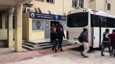 muvazzaf asker -  Şanlıurfa’da Fetö operasyonu: 5 askere tutuklama Videosu
