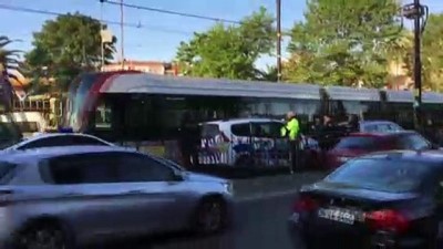 Tramvay, polis aracına çarptı - İSTANBUL