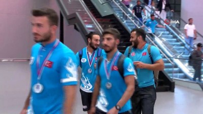 2008 yili - Avrupa’da final oynayan Ragbi Milli Takımı yurda döndü Videosu