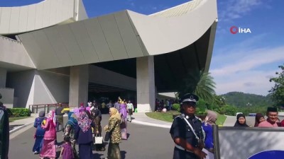kraliyet ailesi -  - Brunei Sarayı'na 3 Gün İçinde 100 Bin Ziyaret  Videosu