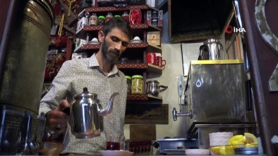 cay ocagi -  Bu çay evinde her müşterinin kendine özel bardağı var  Videosu