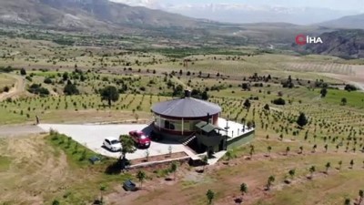 isaf -  Dağ başında 360 derece dönen ev havadan görüntülendi  Videosu