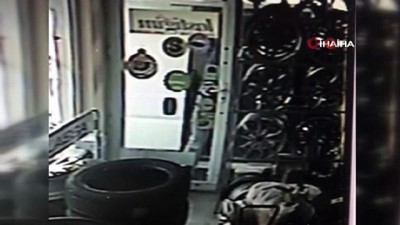 polis -  Hırsızlar lastik dükkanını dakikalar içinde boşalttı...O anlar kamerada  Videosu