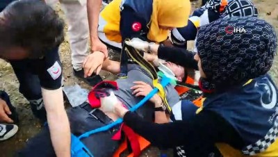 polis -  Kamyonet şarampole devrildi: 2 yaralı Videosu