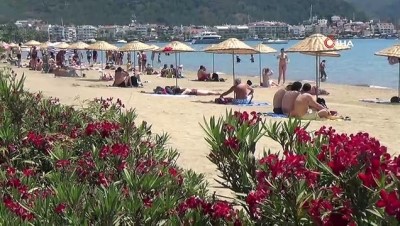 yabanci turist -  Yerli turistler gitti, sahiller onlara kaldı  Videosu