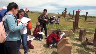 ogrenci velisi -  Bitlisli öğrenciler tarihi mezarlıkta ders yaptı  Videosu