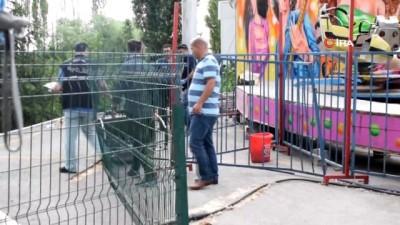 yarali cocuk -  Lunaparkta akıl almaz kaza... Oyuncaktan kopan vagon 15 yaşındaki çocuğun parmağını kopardı  Videosu