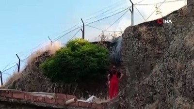 aniz yangini -  Diyarbakır'da çıkan anız yangını vatandaş, asker ve itfaiye işbirliği ile söndürüldü  Videosu