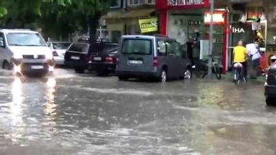 yalin -  İnegöl'de aniden bastıran yağmur sokakları göle çevirdi Videosu