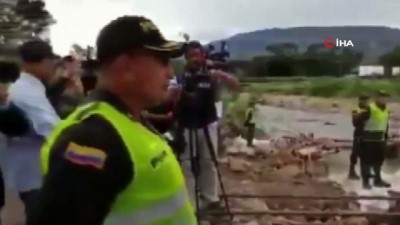 kacak gecis -  - Kolombiya Polisi, Venezuelalıları Engellemek İçin Köprü Söküyor  Videosu
