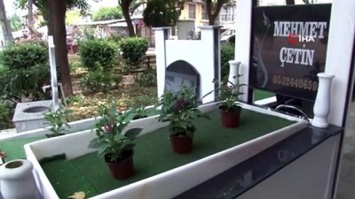  Mezar taşının üzerindeki Tarkan fotoğrafı ve telefon numarasını gören şaşkına dönüyor 