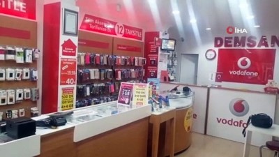 hirsizlar yakalandi -  Taşla camını kırarak 10 saniyede 10 TL’lik telefon çalan hırsızlar yakalandı  Videosu