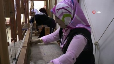 genc kizlar -  Ehramı yeniden popülerleştirdiler  Videosu