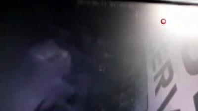 temizlik gorevlisi -  Görevliyi darp edip, cep telefonlarını çaldı  Videosu