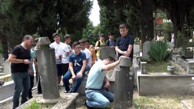  Öğrenciler Osmanlıcayı mezarlıkta öğrendi 