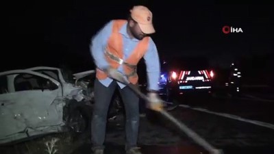 serit ihlali -  Akseki'de iki otomobil kafa kafaya çarpıştı: 1'i ağır 5 yaralı Videosu