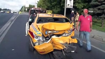ticari taksi -  Edirnekapı E-5’te taksi ile minibüs çarpıştı: 1 yaralı  Videosu