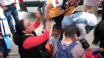 karahisar -  İranlı çocuğa posta dağıtım aracı çarptı Videosu