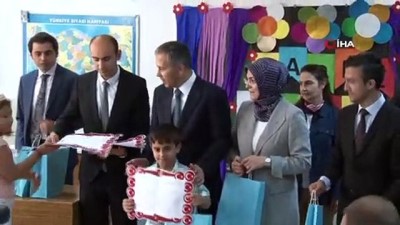 kitap okuma -  İstanbul’da öğrenciler karne sevincini yaşadı  Videosu