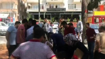 bicakli kavga -  Karnelerini alan öğrenciler arasında bıçaklı kavga: 1 yaralı  Videosu