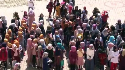 siginma -  Şanlıurfa’da 75 bin Suriyeli öğrenci karne sevinci yaşadı  Videosu