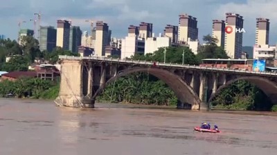 siddetli yagis -  - Çin'de köprü çöktü, araçlar nehre düştü  Videosu