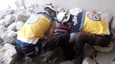  - İdlib’de molozlar altında kalan kardeşleri için yardım isteyen 2 çocuğun görüntüsü yürek dağladı