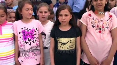 sehitlikler -  İlkokul öğrencilerinden Dumlupınar Şehitliği'nde duygulandıran davranış Videosu