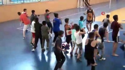 ders calis -  Karnelerini alıp ringe koştular  Videosu