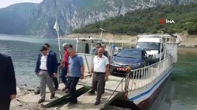 karne heyecani -  Kaymakam, karne dağıtmak için tekne ile baraj gölünü aştı  Videosu