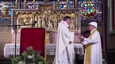 rahip -  - Notre Damme’deki yangın sonrası ilk ayin kasklarla yapıldı Videosu