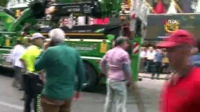 halk otobusu -  Ümraniye’de halk otobüsü önündeki araçların arasına daldı: 6 yaralı Videosu